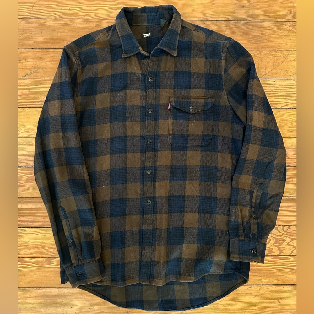 Levi’s Skateboarding button down brown and navy blue soft flannel medium